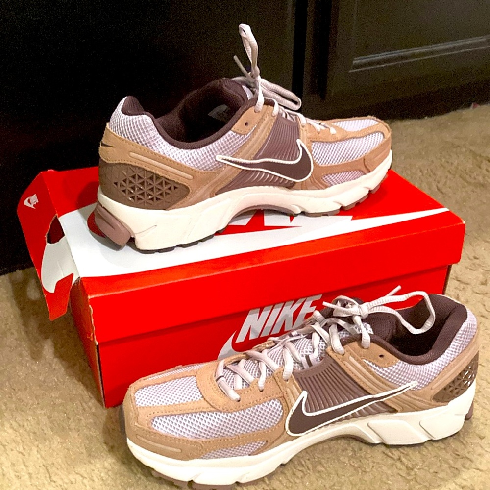 Nike Zoom Vomero 5 Dusted Clay/Earth Sneakers